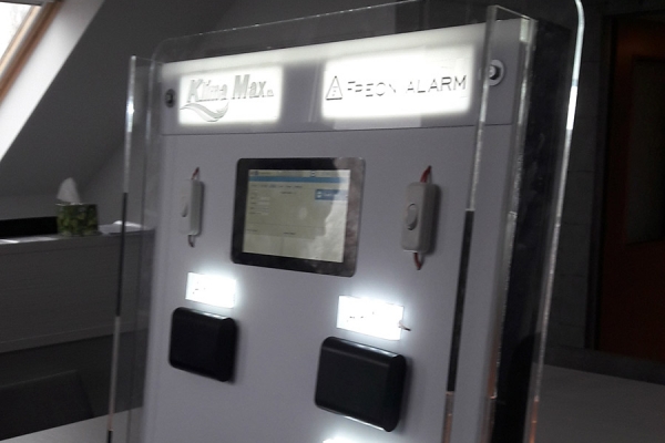 klmax05B542ED1F-C4E0-7B4F-F58F-2A3F0A8C068E.jpg